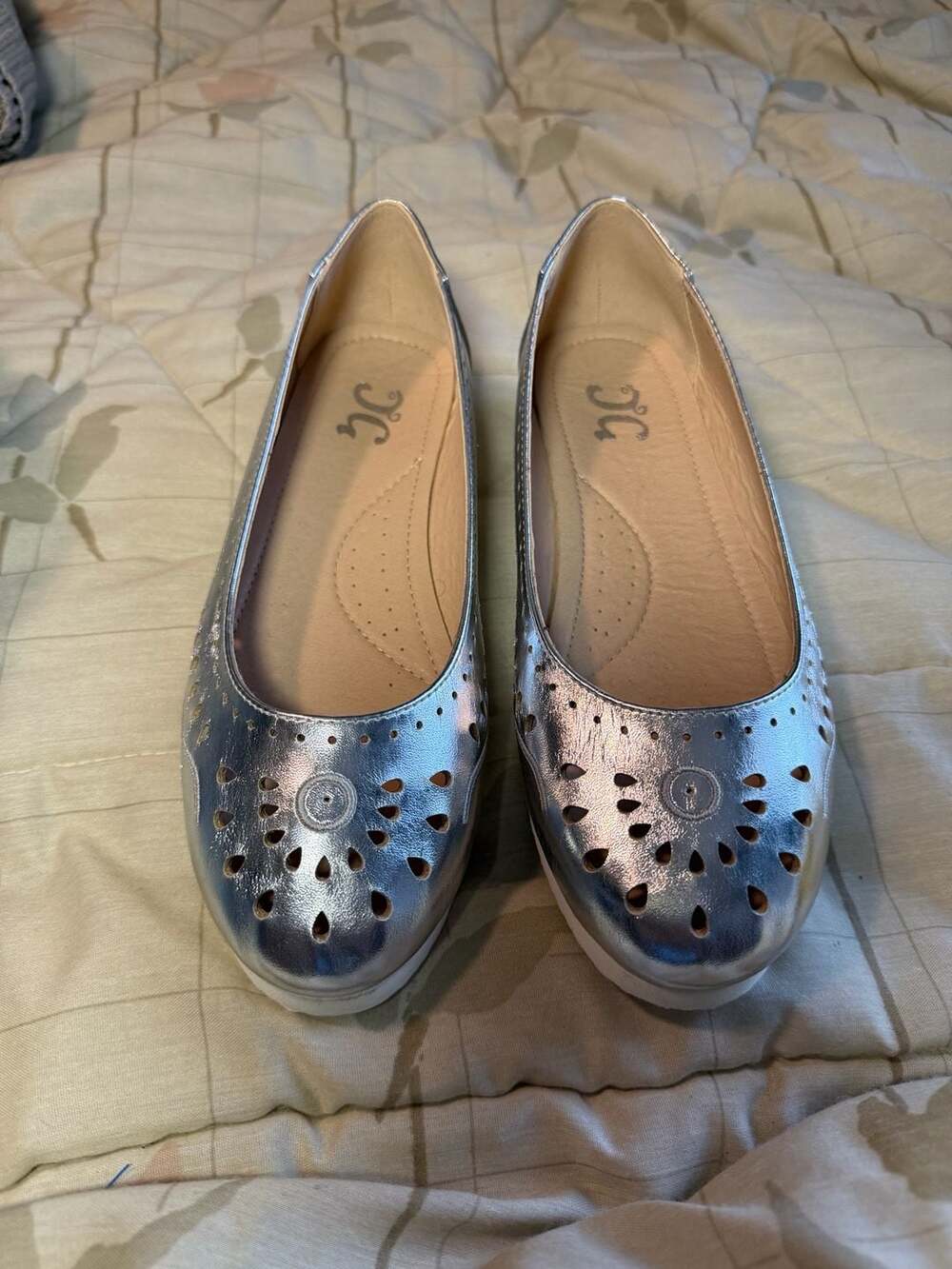 Unbranded Laser Cut Ballet Flats Size 7.5 Silver Metallic Slip On Shoes